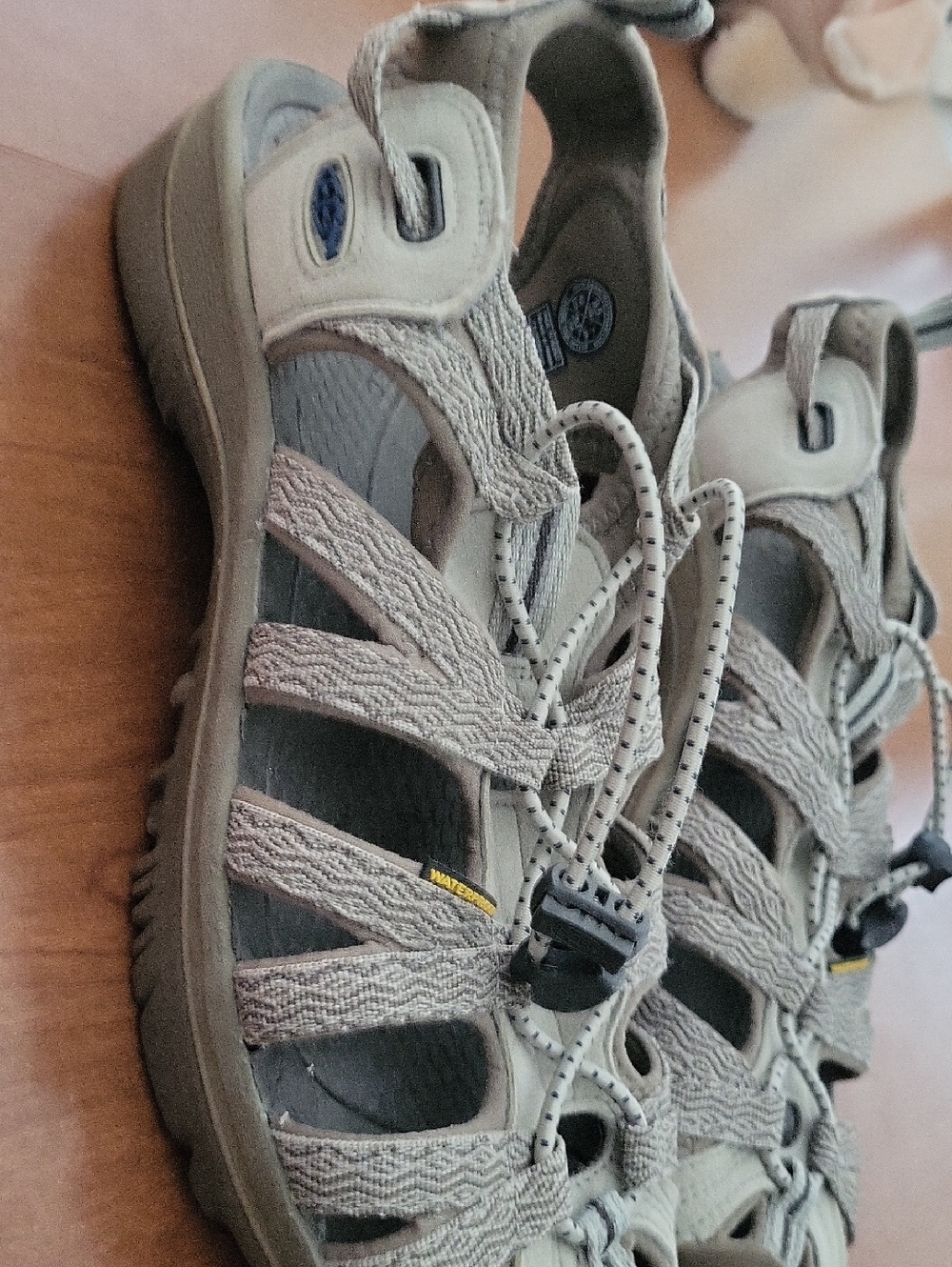 Keen Women's Brown/Taupe Hiking Shoe Interior Label